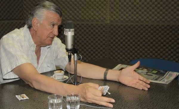 El gobernador sanjuanino José Luis Gioja en el estudio de radio Colón. Foto: Diario de Cuyo