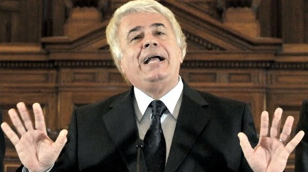 El gobernador de Córdoba es acusado por la Casa Rosada de favorecer a Clarín con la clausura de antenas de TDA.