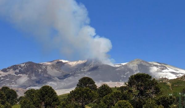 El volcán Copahue se convirtió en una amenaza.  Foto: Télam