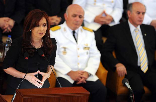 Cristina-Fernandez-fuerzas-armadas