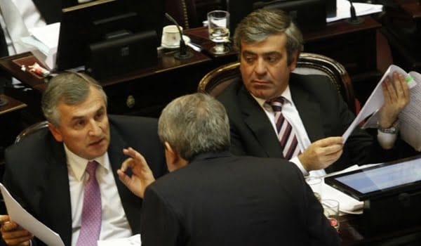 El jujeño Gerardo Morales se cruzó con Recalde y arrió a los suyos afuera de la sesión porque se sintió ofendido. Foto: La Nación