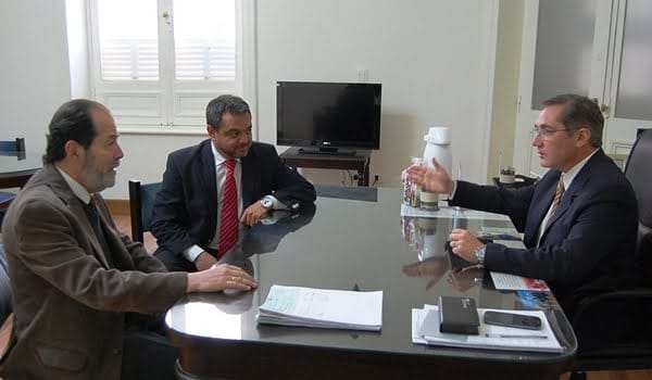 Vinci y Aranda hacen las paces bajo la mediación de Jorge Tanús. Foto: Prensa Diputados