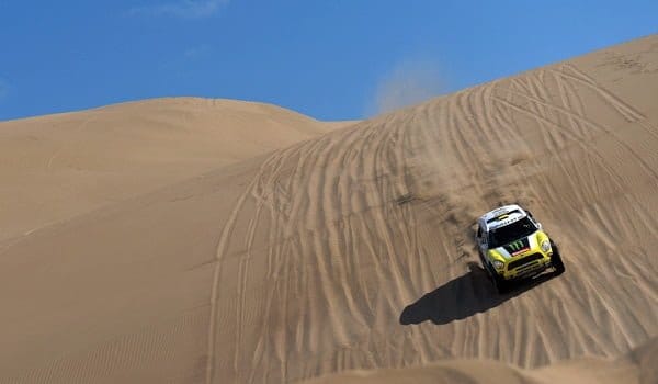 Mini decidió que Peterhansel cuide la espalda del líder del Dakar, el español Nani Roma. Foto: Web oficial del Dakar