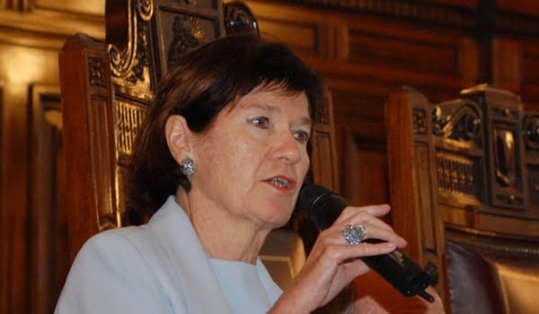 Elena Highton de Nolasco, jueza de la Corte Suprema, calificó como "homicidio violento, sangriento y en masa" a los linchamientos.