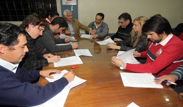 Representantes de SITE en la Subsecretaría de Trabajo con paritarios del Gobierno. Foto: Archivo