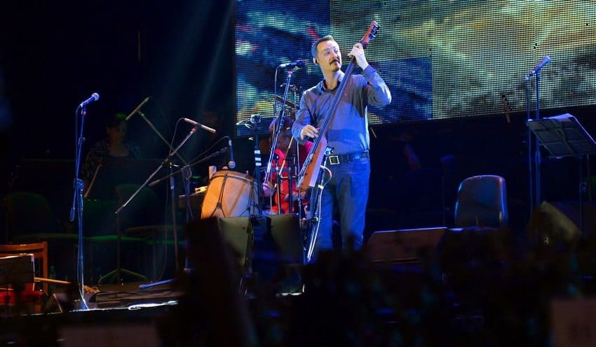 Pedro Aznar fue la figura contratada para la Fiesta de la Cosecha y de paso la provincia promocionó un vino que produjo el músico con uvas del Valle de Uco. Foto: Prensa Gobierno de Mendoza