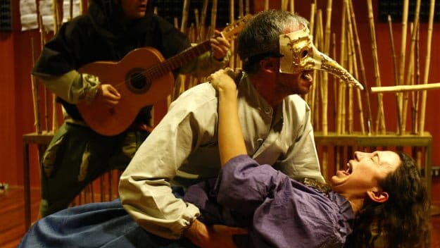 14-09-11 OBRA DE TEATRO LA ARAUCANA Y LA TIRANA Foto: RAUL LORCA/ La Tercera/