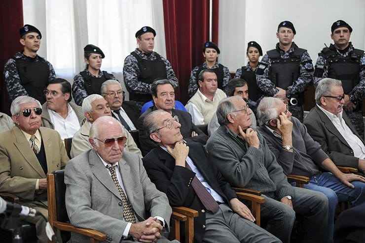 Télam Mendoza 17/02/2014.- La Justicia comenzó hoy a juzgar las violaciones a los derechos humanos contra más de 200 personas durante la última dictadura militar en un juicio en el que por primera vez están acusados ex magistrados federales, además de ex militares, policías y penitenciarios. Foto: Alfredo Ponce/Télam/ddc